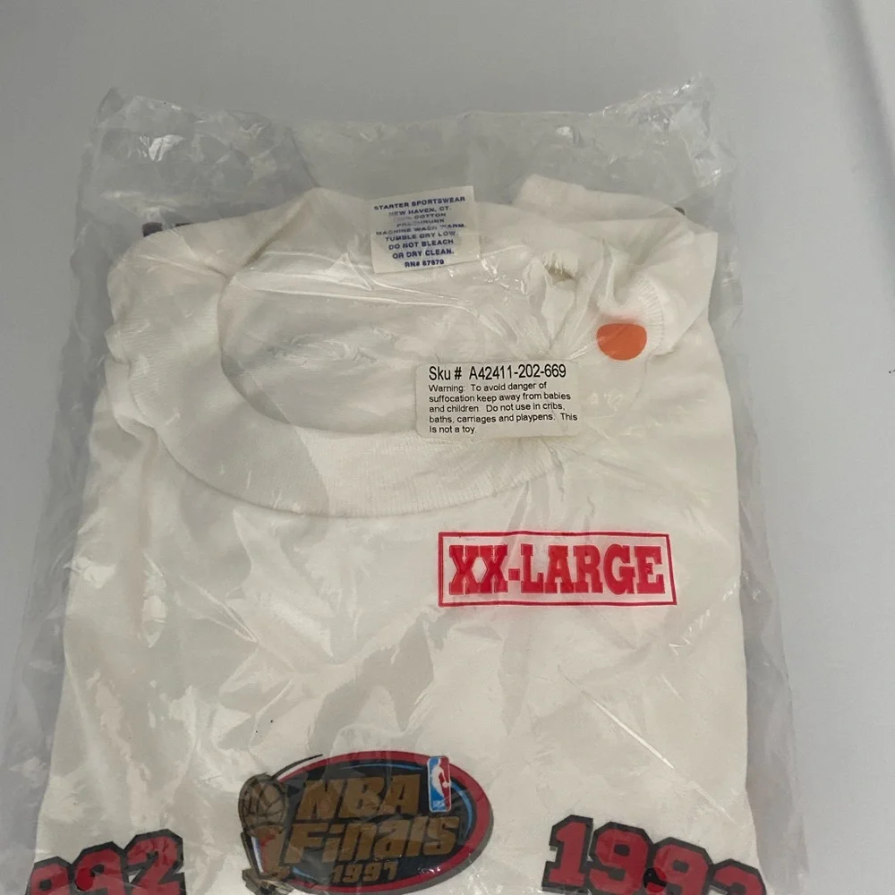 Chicago Bulls Graphic T-Shirt - Picture 2 of 6